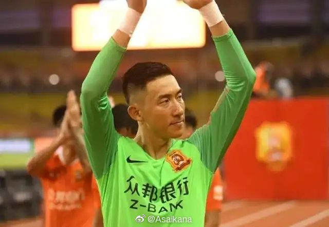 一边亲胸一边摸进内裤里视频